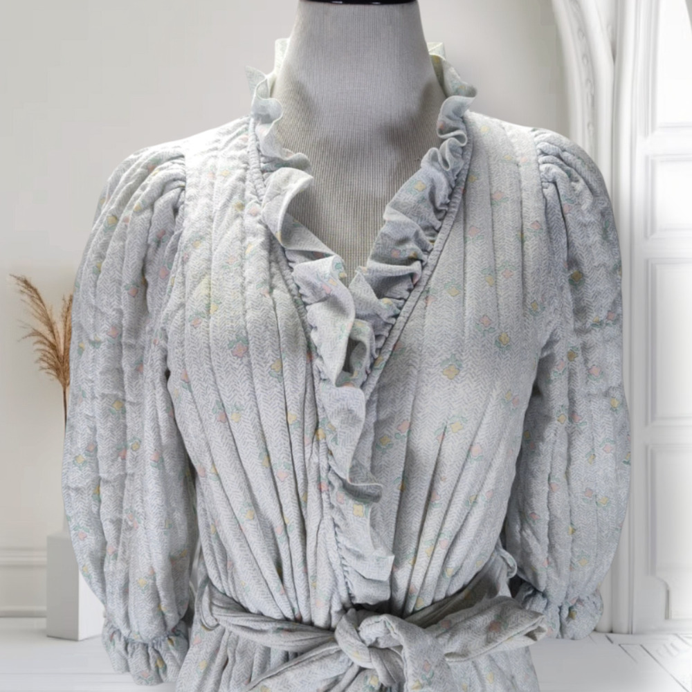 Vintage Miss Elaine Quilted Puff Sleeve Robe Size S  Ruffle Neck Floral Print